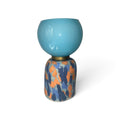 Lámpara de sobremesa artesanal con base de cerámica pintada a mano y tulipa de cristal azul 26 cm.